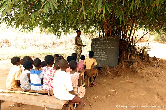 Twisprachige Schulklasse in Ghana