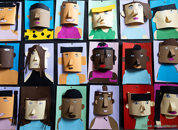 Darstellung von Transkulturalität durch plastische Gesichter verschiedenartiger Nationalitäten